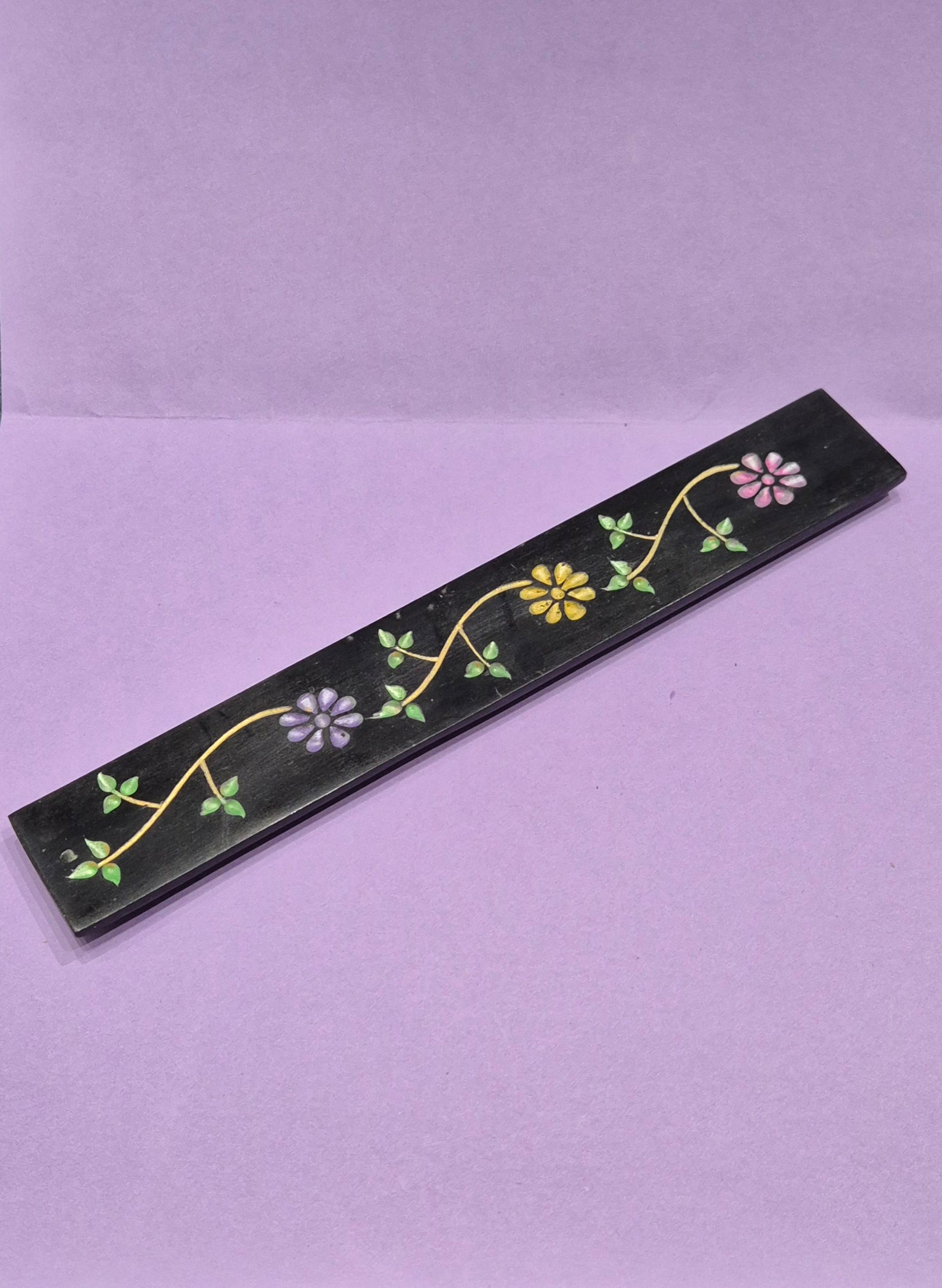 brûle encens en pierre à savon fleuri